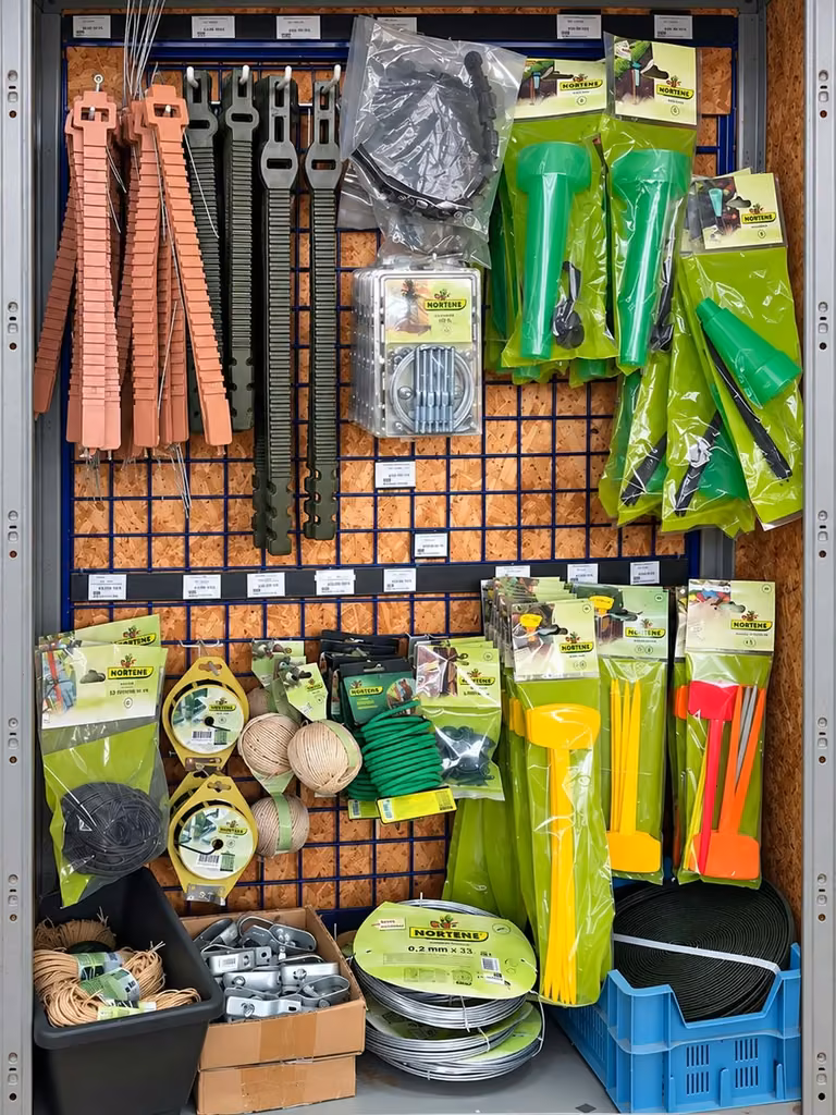 Accessoires, liens et petits équipements de jardinage en rayon
