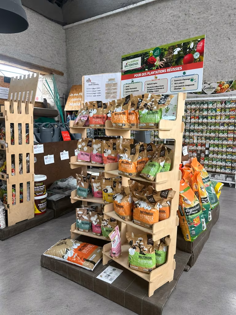 Présentoir de produits de soin pour les plantes